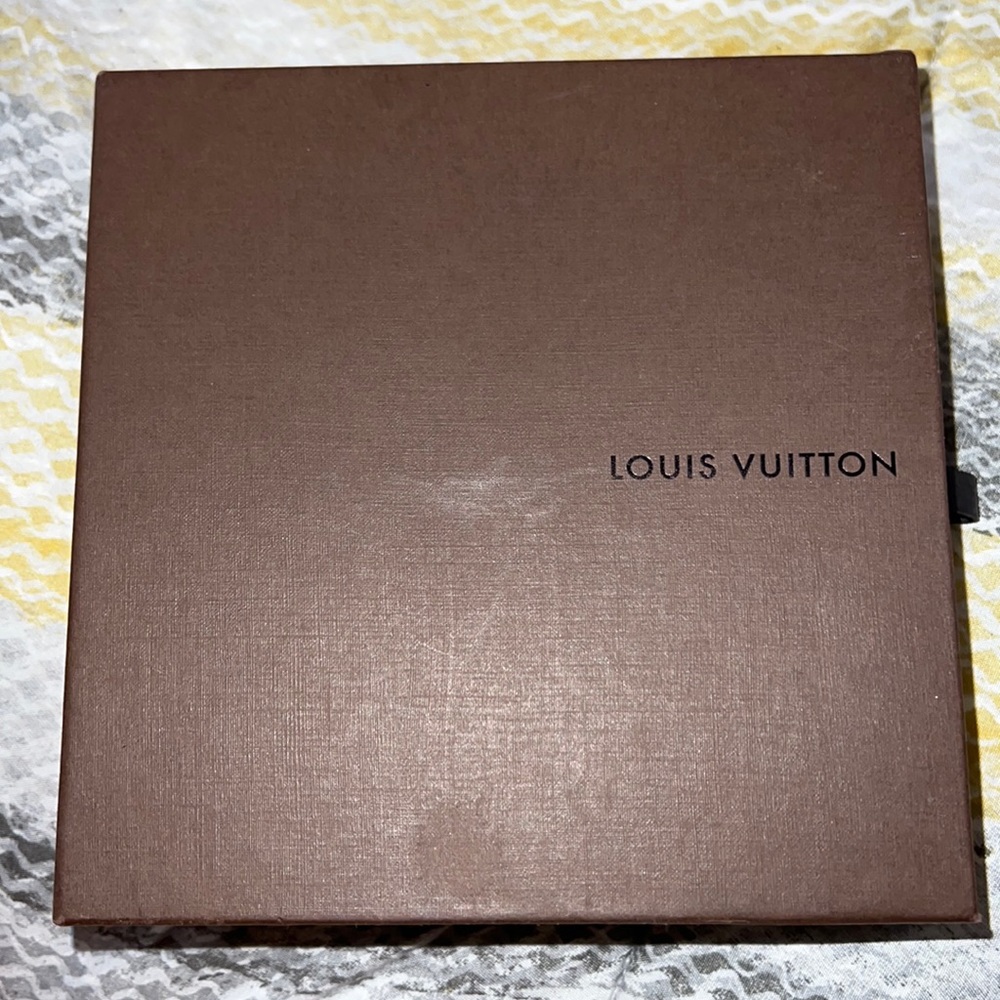 Louis Vuitton belt black, comes with original box and pouch bag